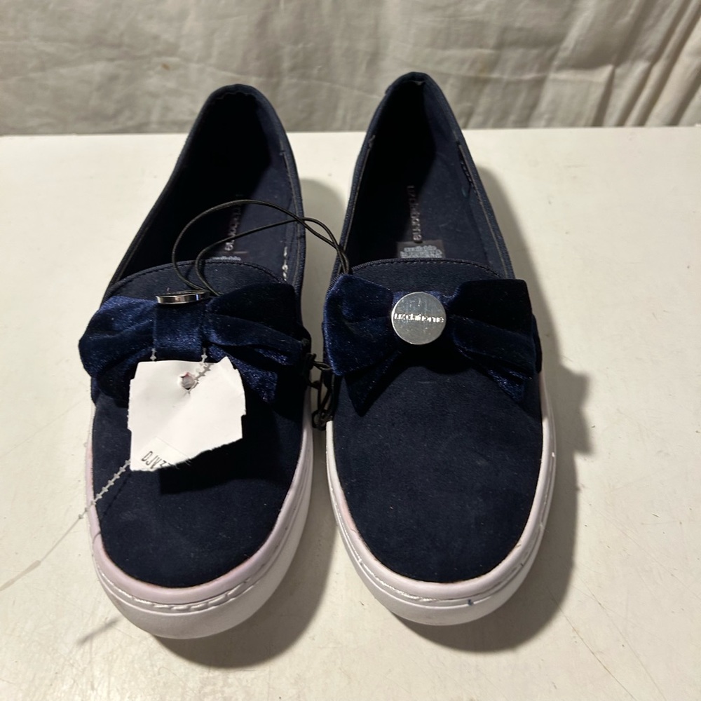 Liz Claiborne navy blue loafers with bow on front size 5.5 NWT